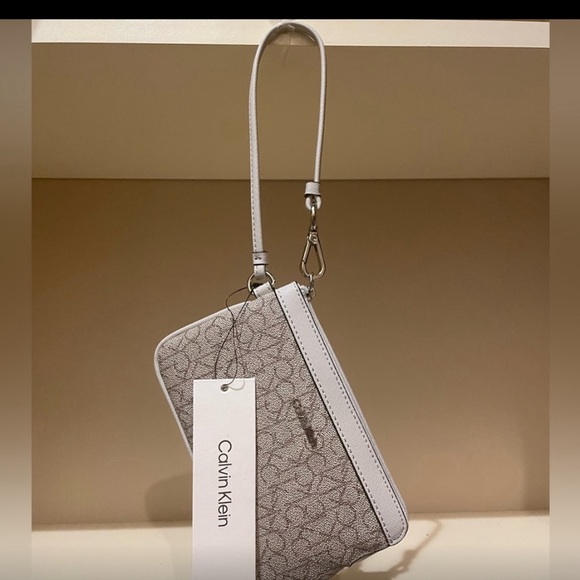 NWT Calvin Klein wristlet plus bag tag - Picture 3 of 9